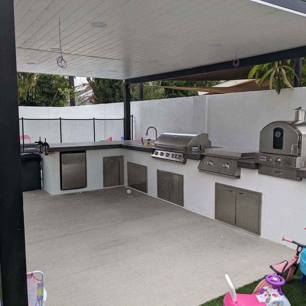 Covered outdoor kitchen and patio